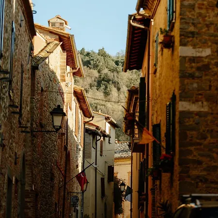 Historic Near Tuscany - 2 Ensuite Bedrooms
